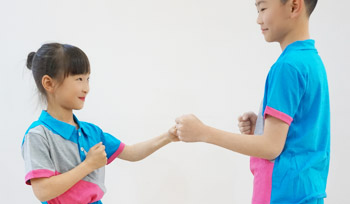 學(xué)校校服統(tǒng)一的優(yōu)點(diǎn)有哪些？
