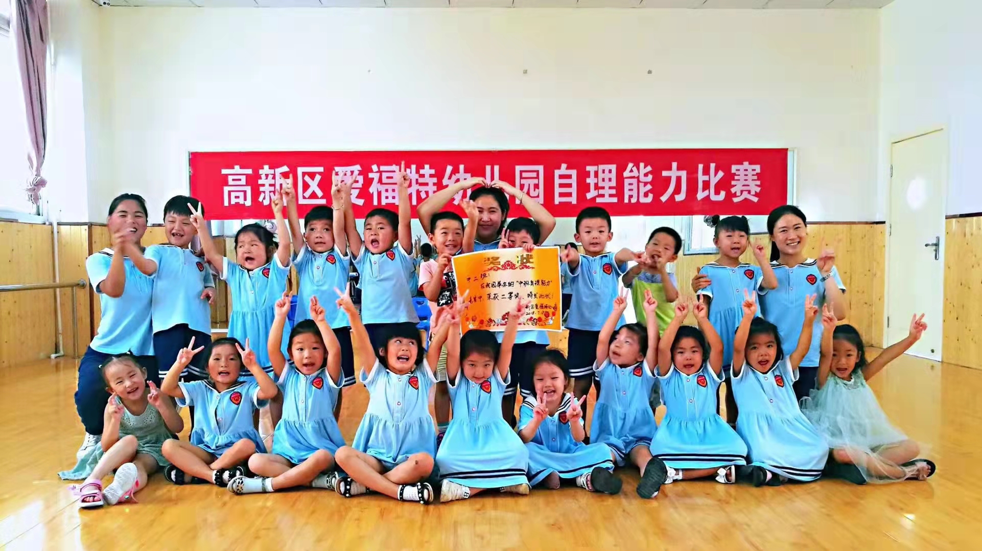 幼兒園園服-廠家直銷，可來圖來樣定制-通榮制衣